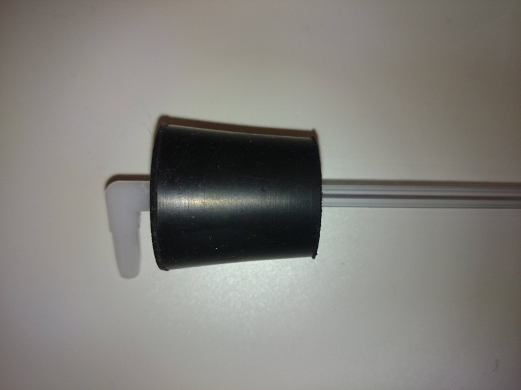 小型スキマー自作　ゴム栓の加工